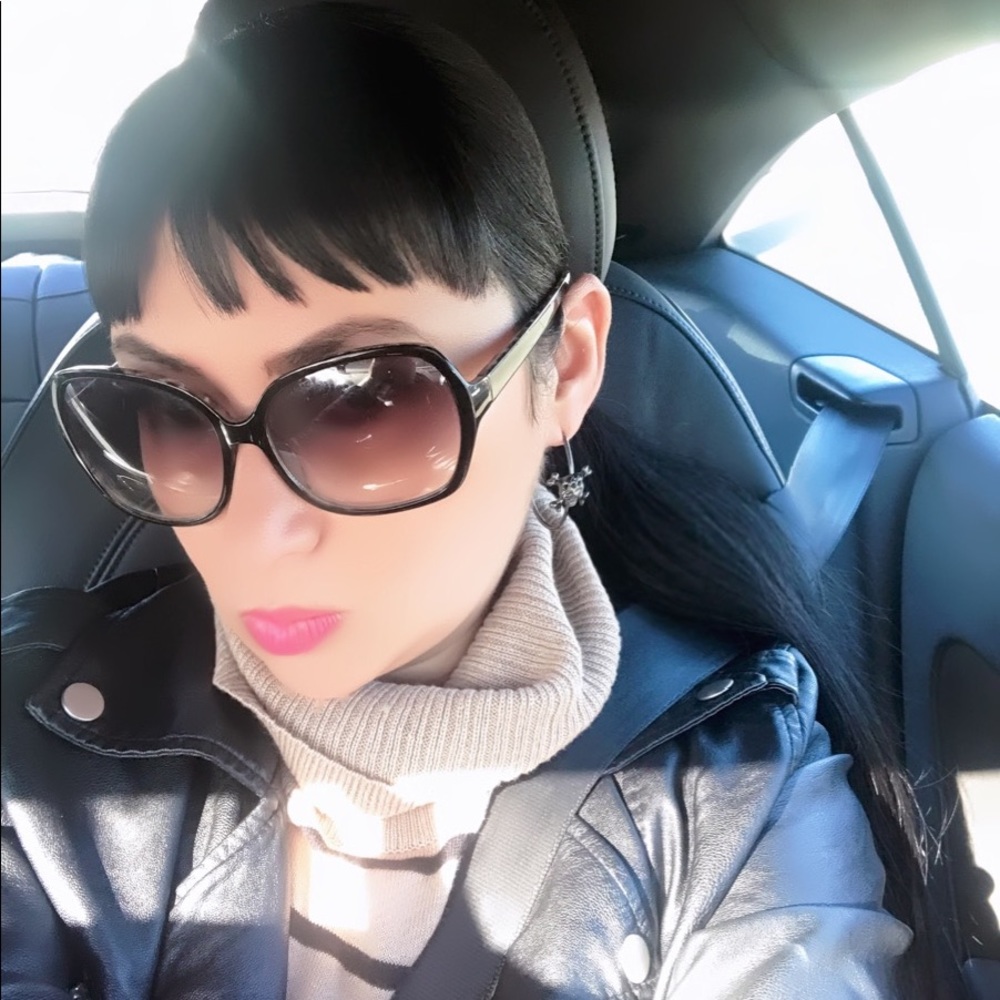 Meet your Posher, Eva